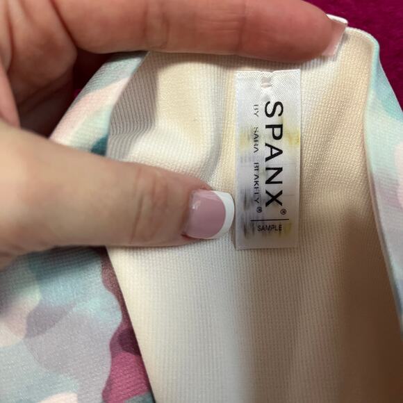 Spanx Look At Me Now Pink & Purple Watercolor Camo Leggings Size Medium - Picture 2 of 5